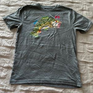 💕 2 for $15 - Under Armour fishing lure tee